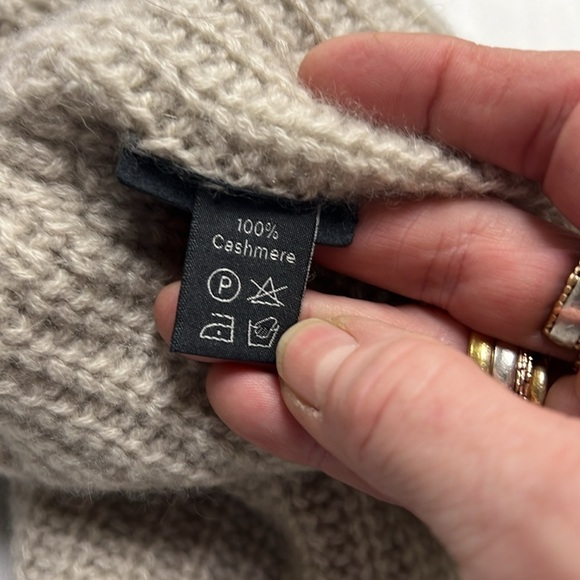 Warm-Me 100% Mongolian Cashmere Beanie with Crytal Embellishment O/S - Picture 6 of 6